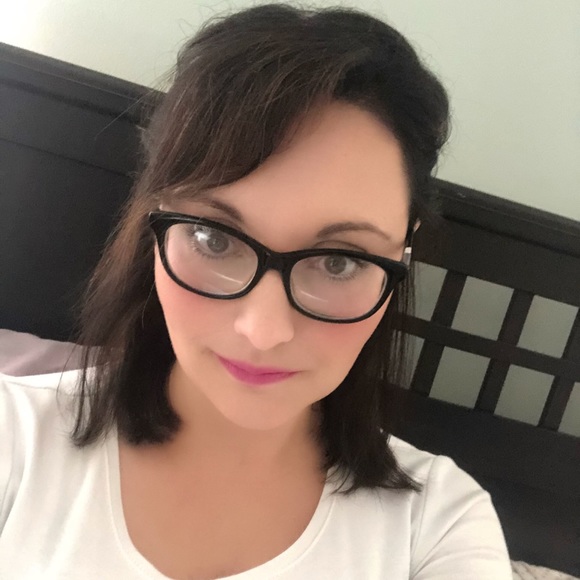 Meet your Posher, Heather - Picture 1 of 6